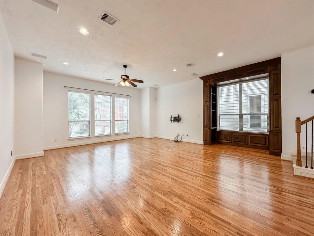 1727 Stacy Crest Houston, TX 77008