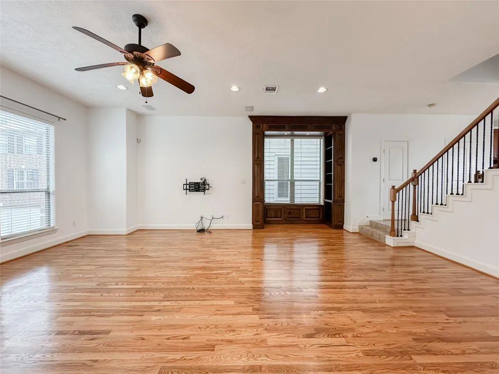 1727 Stacy Crest Houston, TX 77008