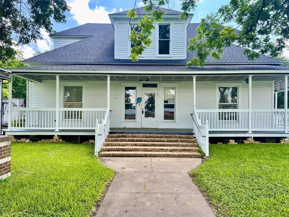 200 W Post Office Street Eagle Lake, TX 77434
