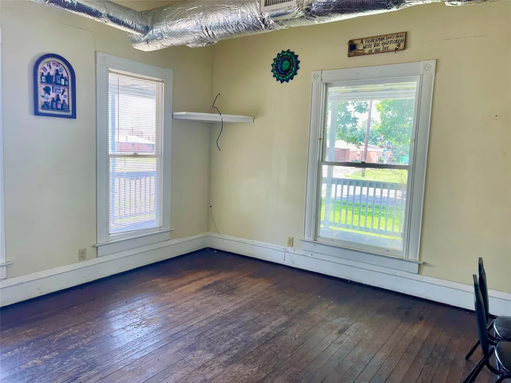200 W Post Office Street Eagle Lake, TX 77434