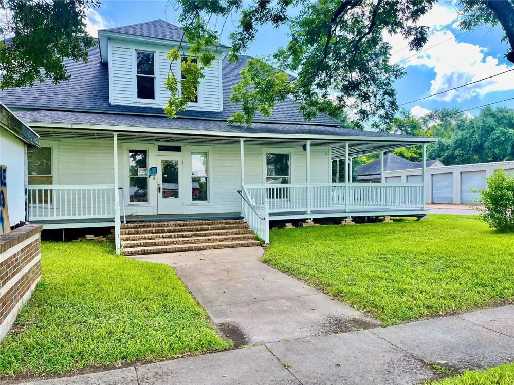 200 W Post Office Street Eagle Lake, TX 77434