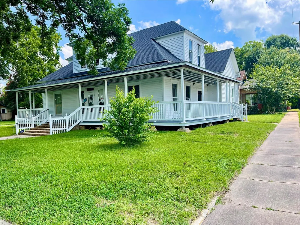 200 W Post Office Street Eagle Lake, TX 77434