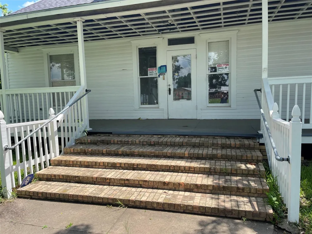 200 W Post Office Street Eagle Lake, TX 77434