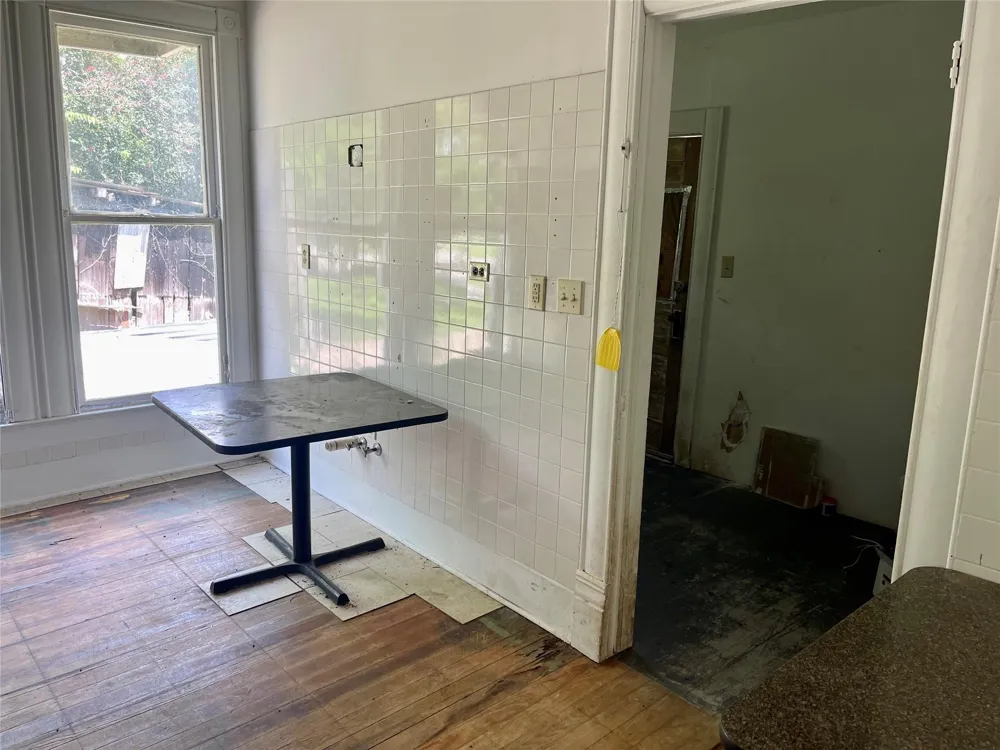 200 W Post Office Street Eagle Lake, TX 77434