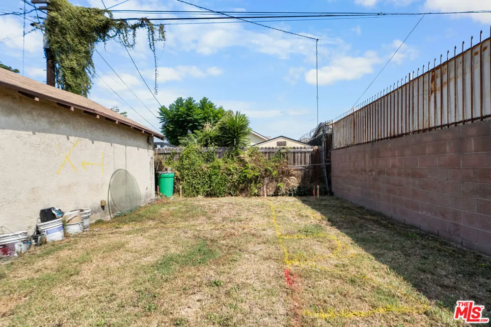 1351 W 70th Street Los Angeles, CA 90044