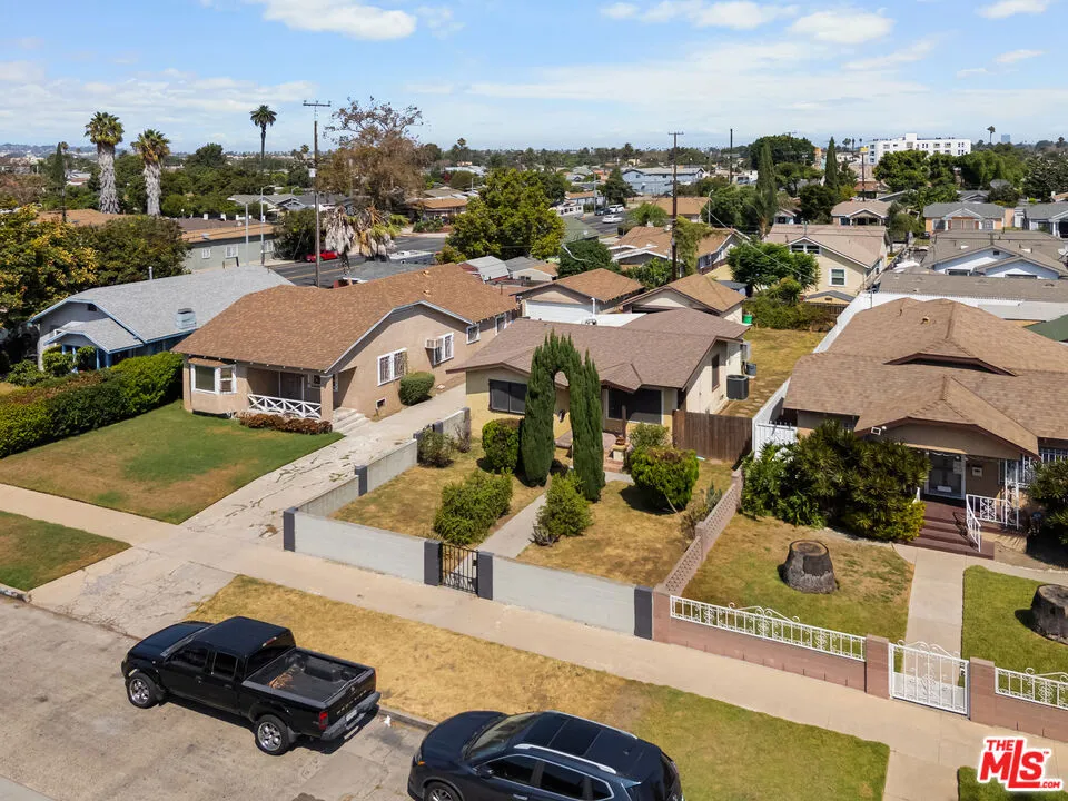 1351 W 70th Street Los Angeles, CA 90044