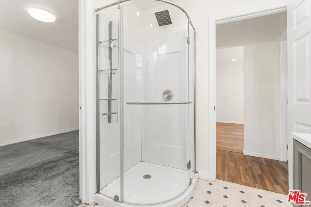 1351 W 70th Street Los Angeles, CA 90044