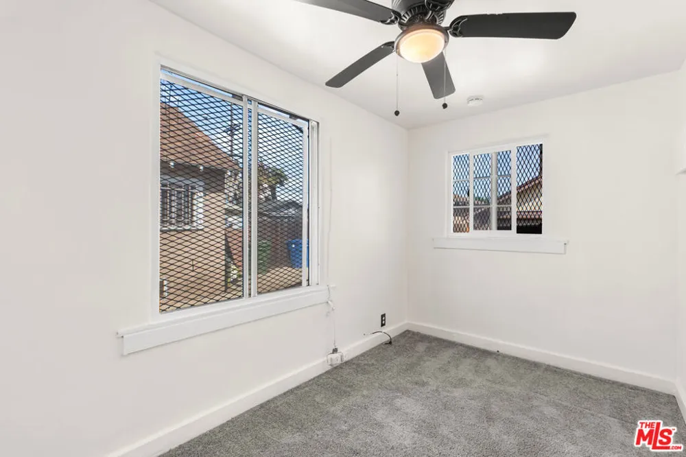 1351 W 70th Street Los Angeles, CA 90044