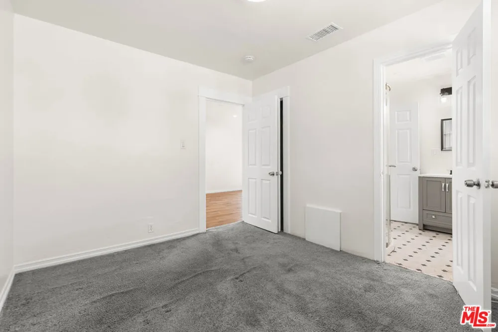 1351 W 70th Street Los Angeles, CA 90044
