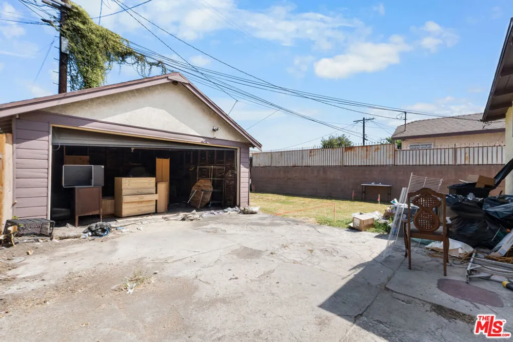 1351 W 70th Street Los Angeles, CA 90044