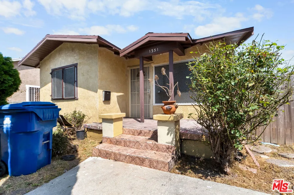 1351 W 70th Street Los Angeles, CA 90044