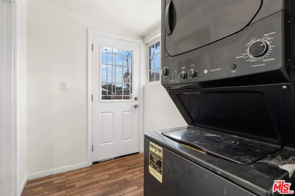 1351 W 70th Street Los Angeles, CA 90044