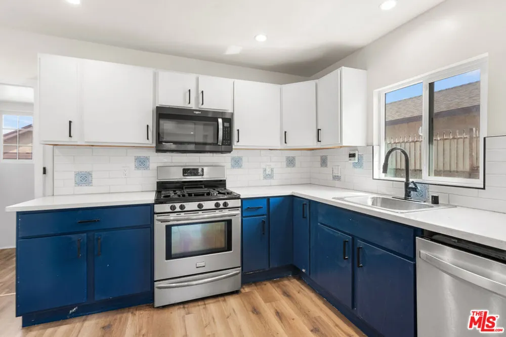 1351 W 70th Street Los Angeles, CA 90044