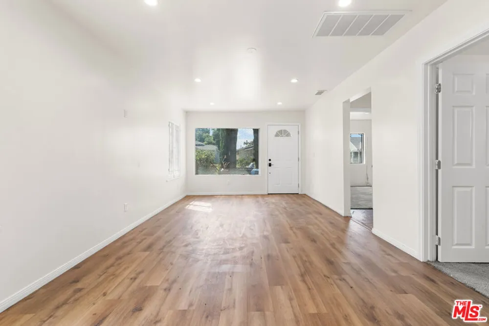 1351 W 70th Street Los Angeles, CA 90044