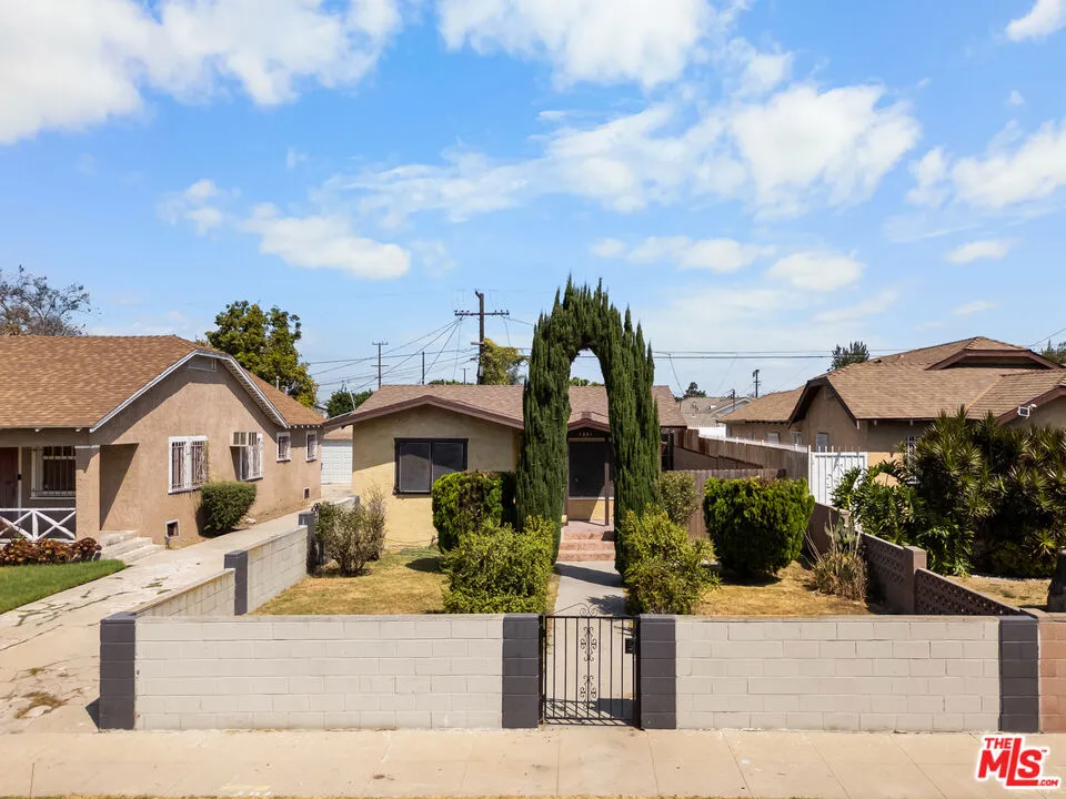 1351 W 70th Street Los Angeles, CA 90044