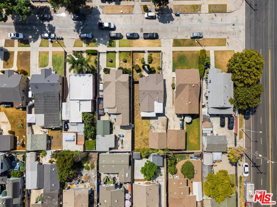 1351 W 70th Street Los Angeles, CA 90044