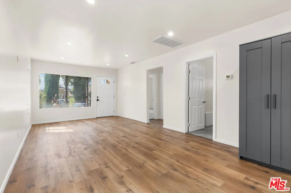 1351 W 70th Street Los Angeles, CA 90044