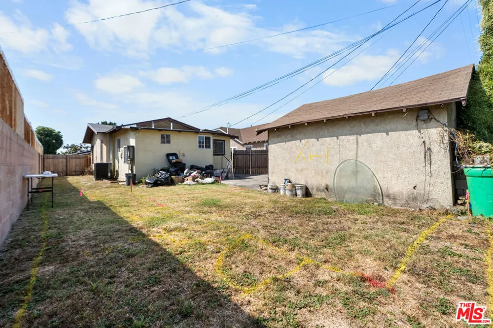 1351 W 70th Street Los Angeles, CA 90044