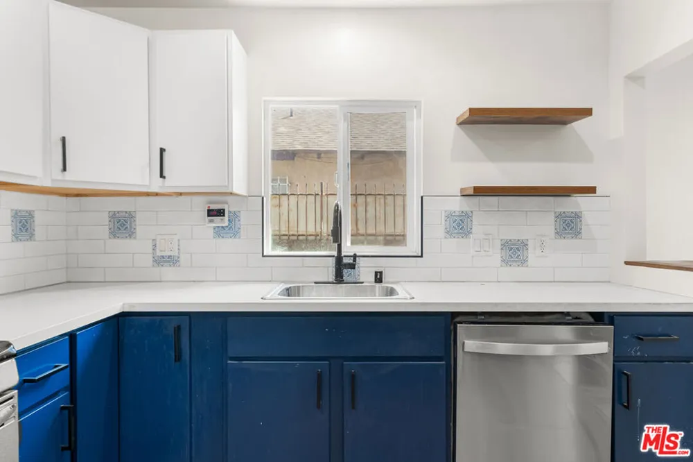 1351 W 70th Street Los Angeles, CA 90044