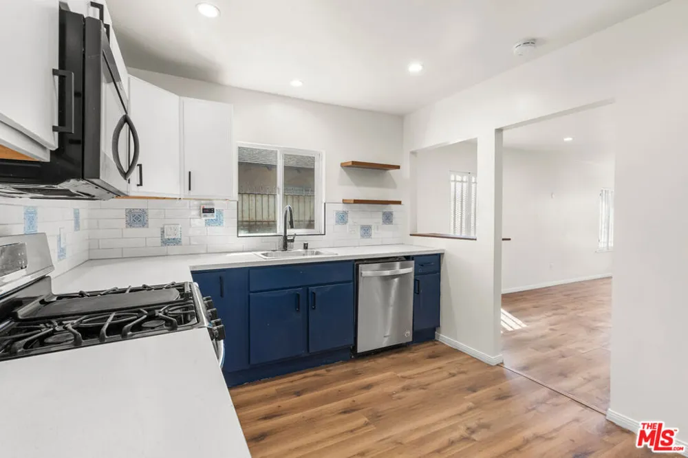 1351 W 70th Street Los Angeles, CA 90044