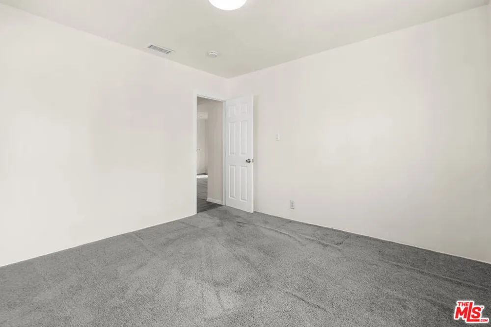 1351 W 70th Street Los Angeles, CA 90044