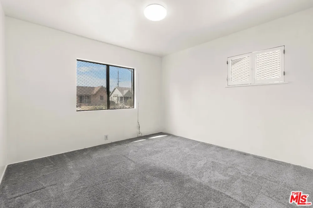 1351 W 70th Street Los Angeles, CA 90044