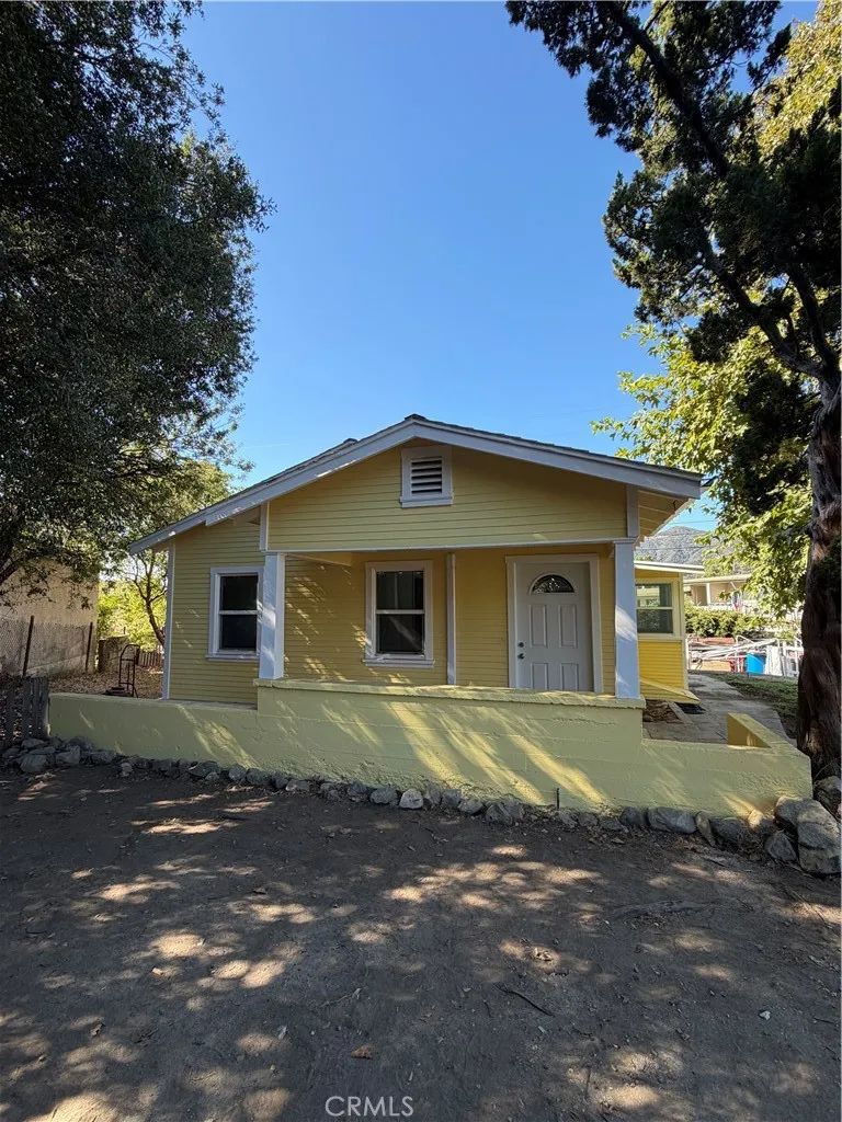 2704 Mayfield Avenue Montrose, CA 91020
