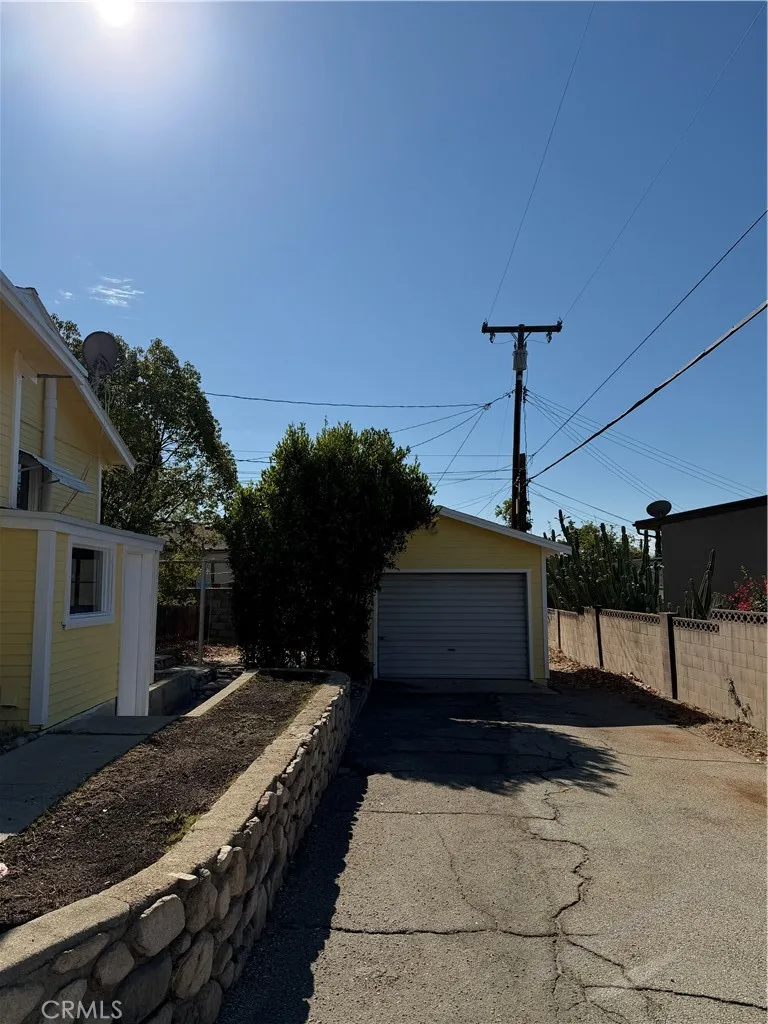 2704 Mayfield Avenue Montrose, CA 91020