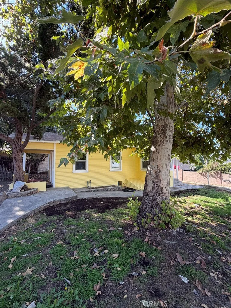 2704 Mayfield Avenue Montrose, CA 91020