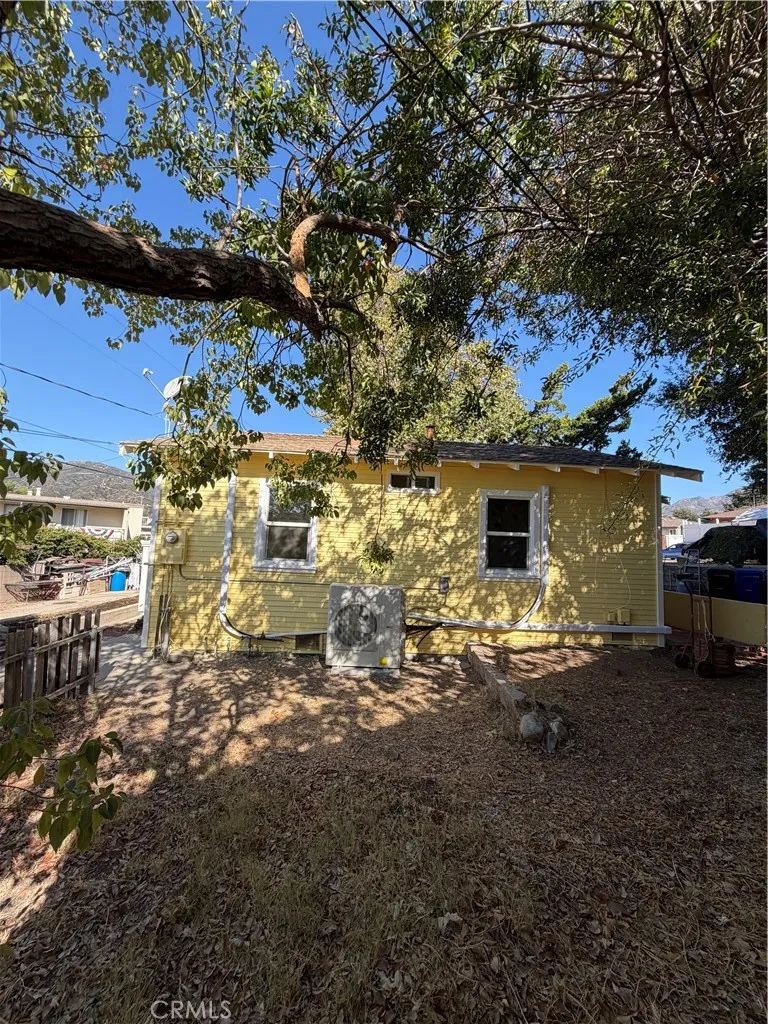 2704 Mayfield Avenue Montrose, CA 91020