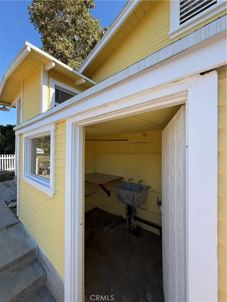 2704 Mayfield Avenue Montrose, CA 91020
