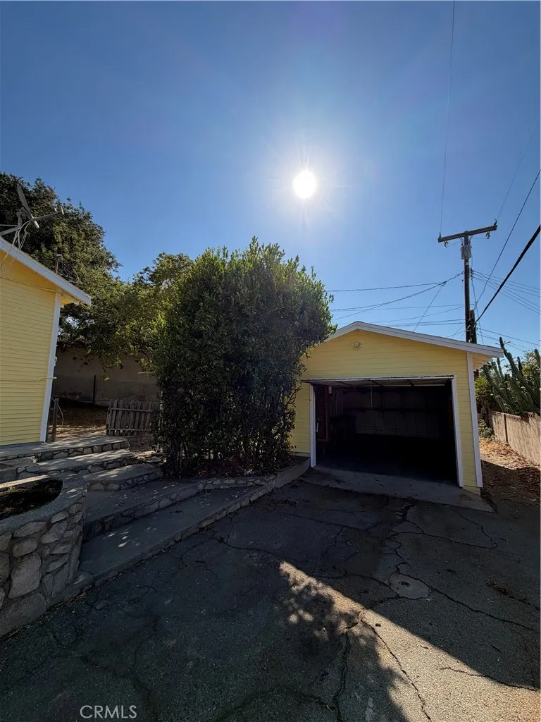 2704 Mayfield Avenue Montrose, CA 91020