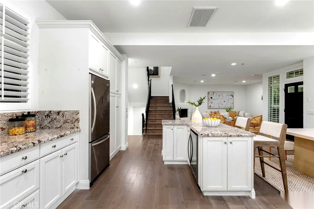 10523 Selkirk Lane Los Angeles, CA 90077