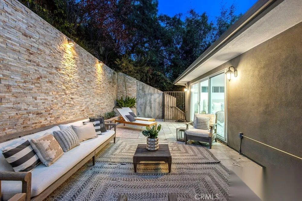 10523 Selkirk Lane Los Angeles, CA 90077