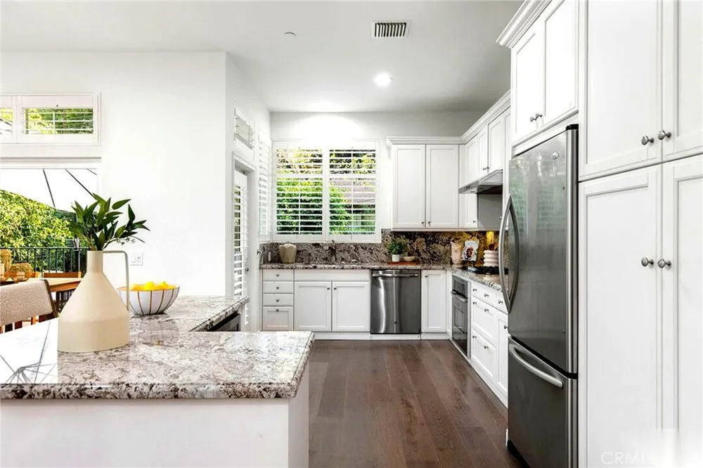 10523 Selkirk Lane Los Angeles, CA 90077
