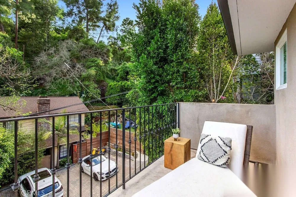 10523 Selkirk Lane Los Angeles, CA 90077