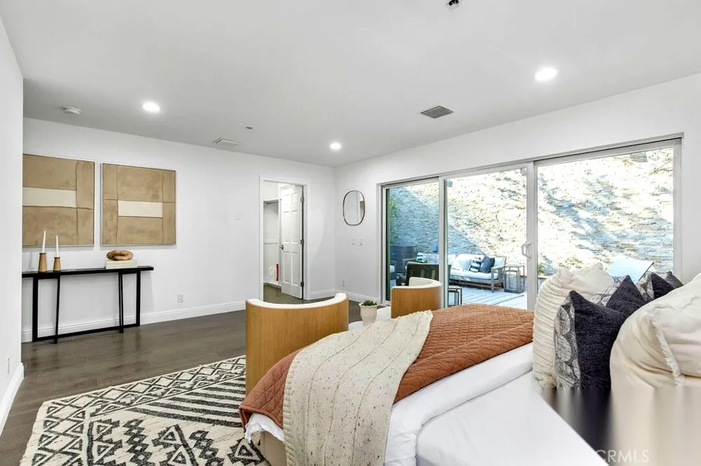 10523 Selkirk Lane Los Angeles, CA 90077