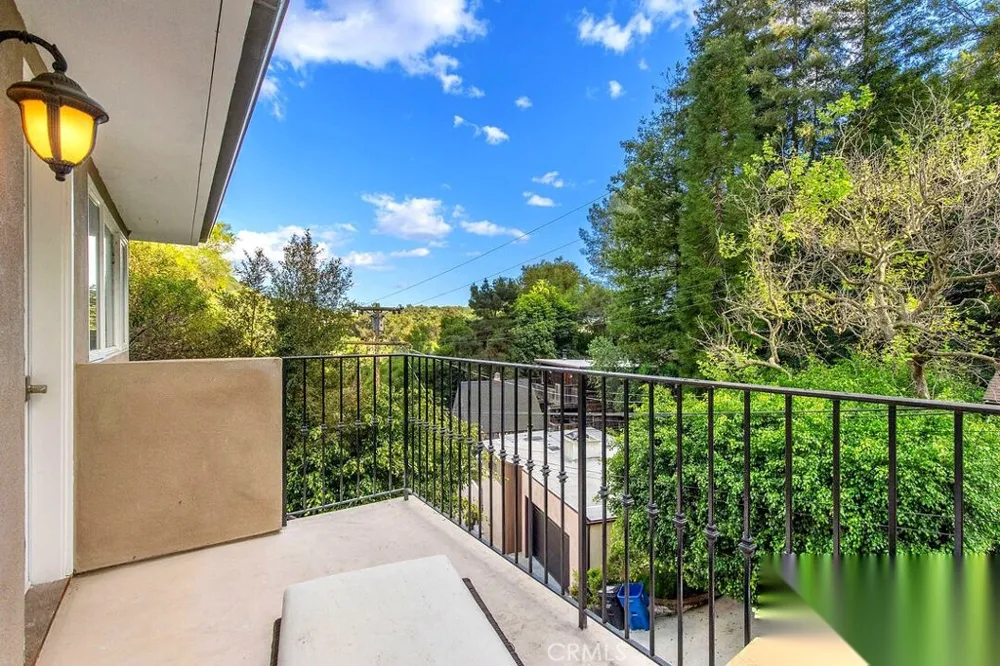 10523 Selkirk Lane Los Angeles, CA 90077