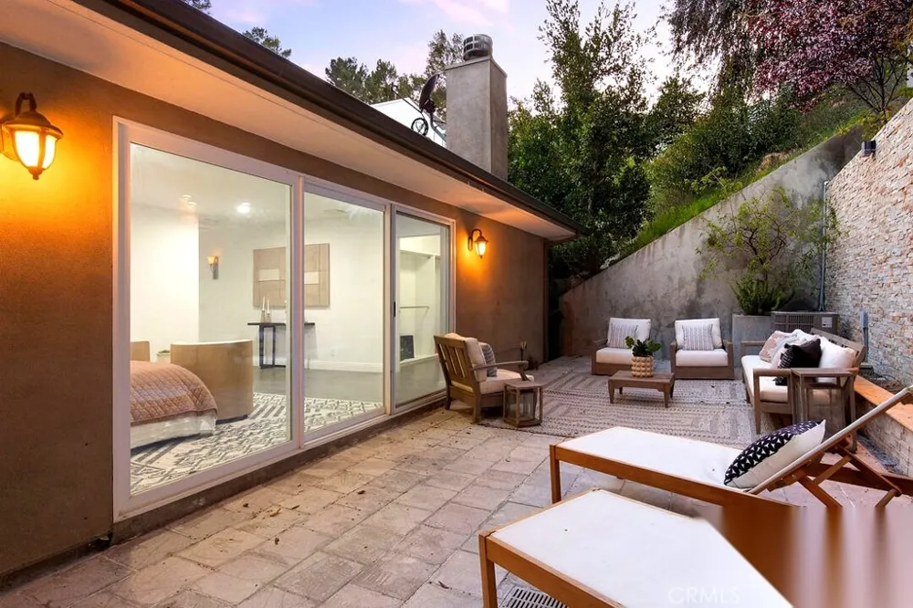 10523 Selkirk Lane Los Angeles, CA 90077