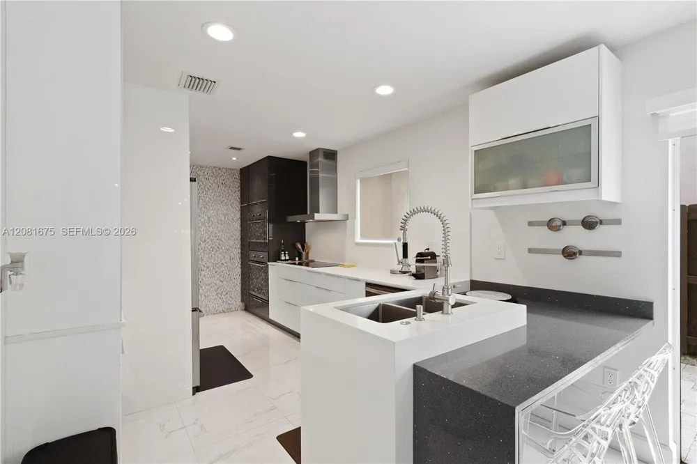 10842 NW 53rd Ln Doral, FL 33178