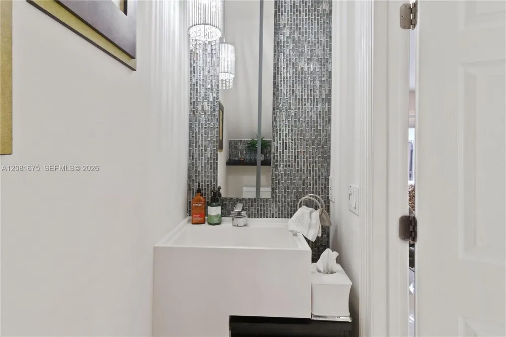 10842 NW 53rd Ln Doral, FL 33178