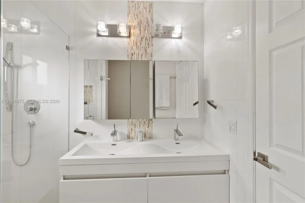 10842 NW 53rd Ln Doral, FL 33178