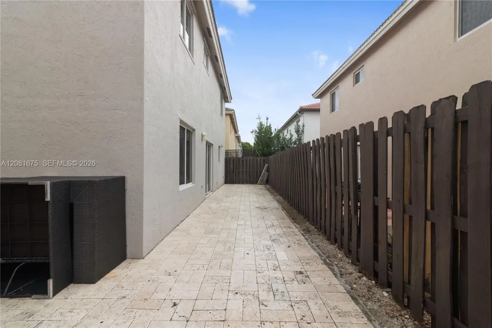 10842 NW 53rd Ln Doral, FL 33178
