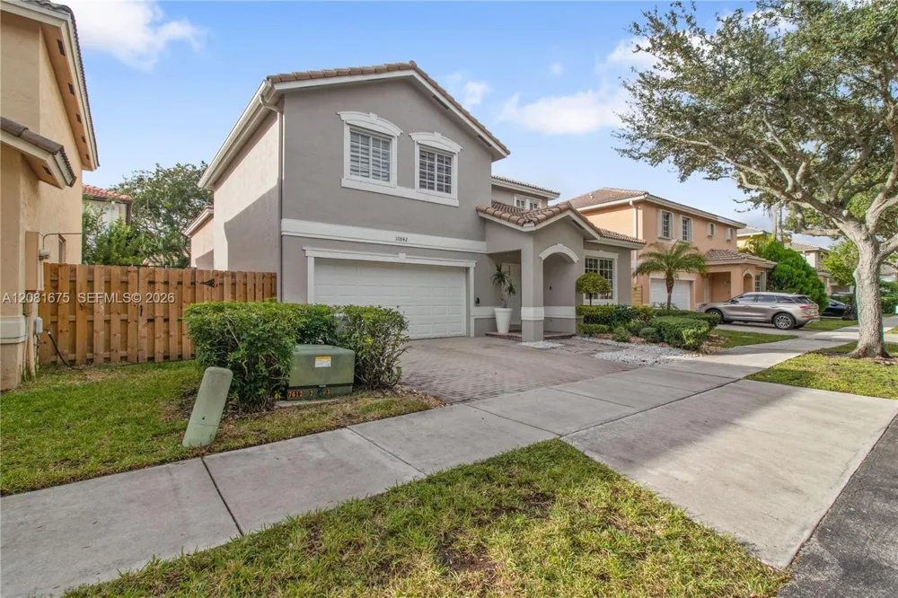 10842 NW 53rd Ln Doral, FL 33178