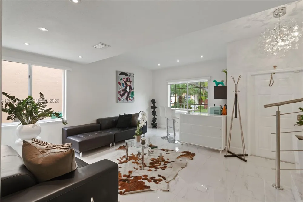 10842 NW 53rd Ln Doral, FL 33178