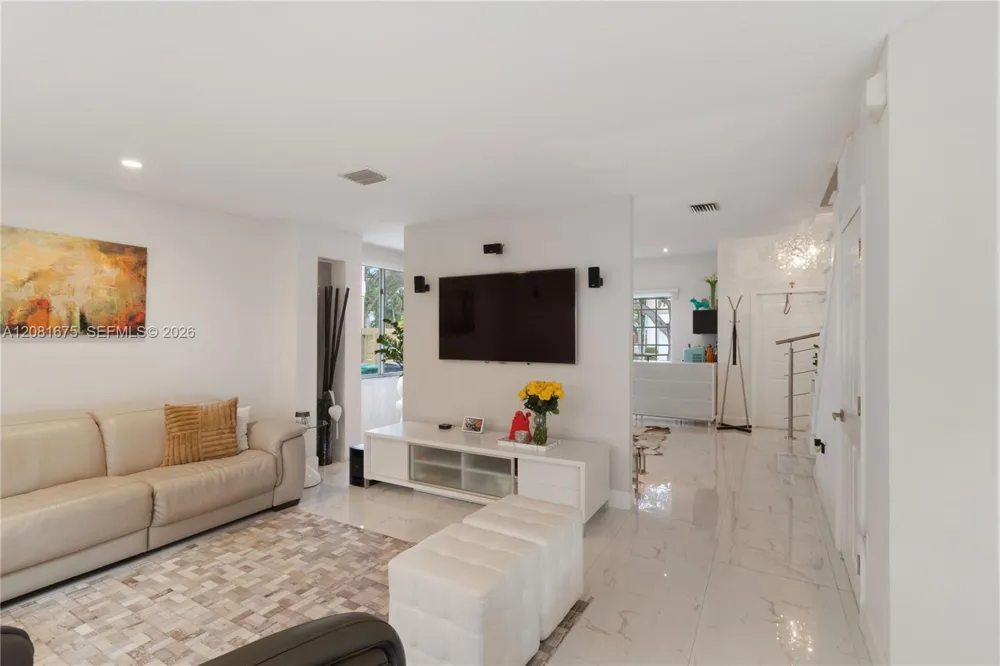 10842 NW 53rd Ln Doral, FL 33178