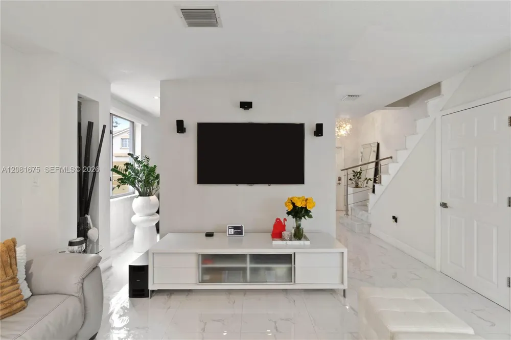10842 NW 53rd Ln Doral, FL 33178