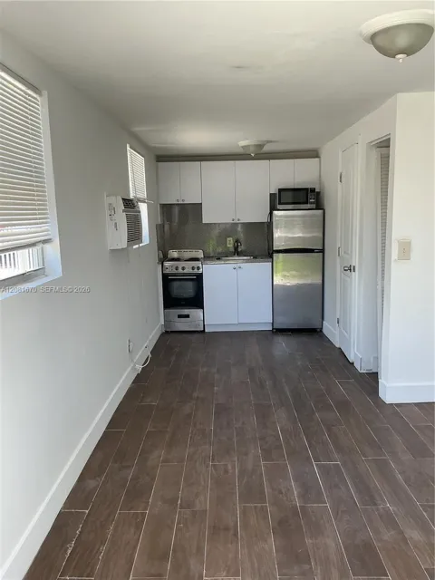 2222 Van Buren St #28