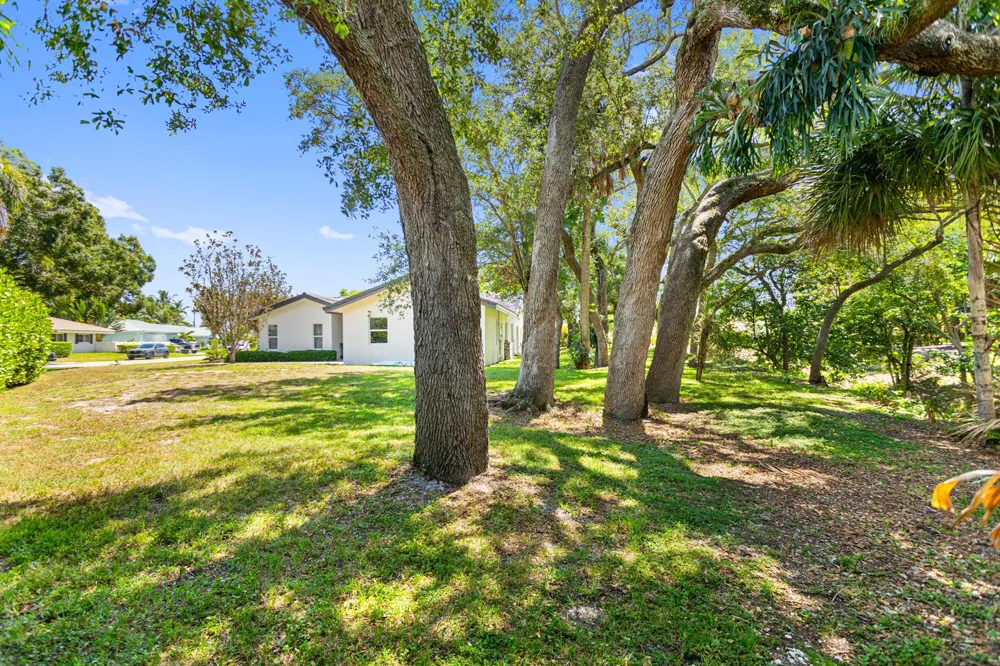 1050 SW 1ST STREET Boca Raton, FL 33486