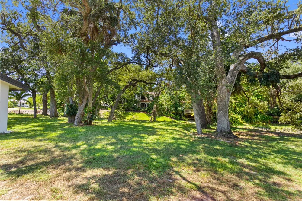 1050 SW 1ST STREET Boca Raton, FL 33486
